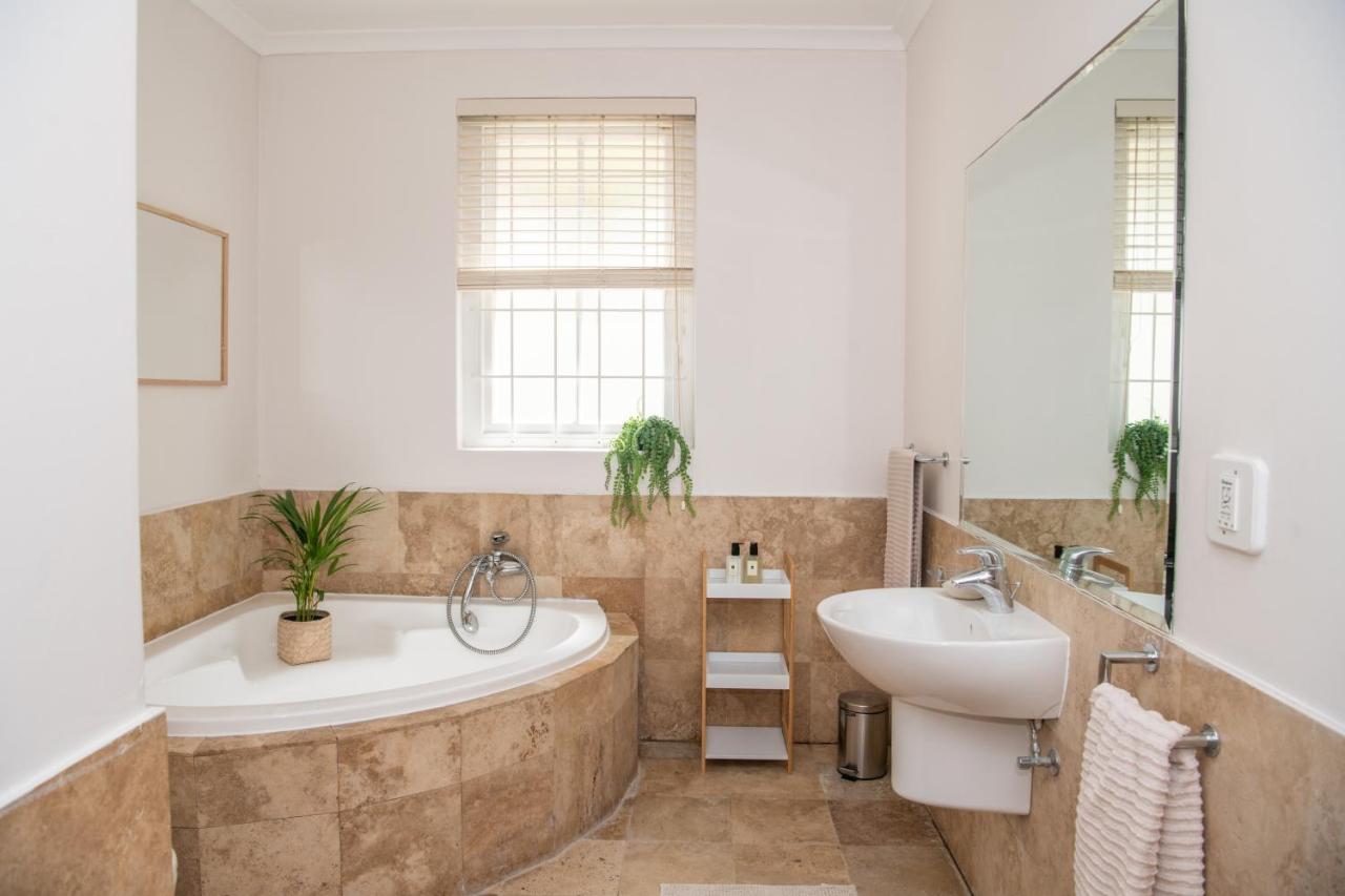 Camps Bay Guest Suite With Private Pool 开普敦 外观 照片