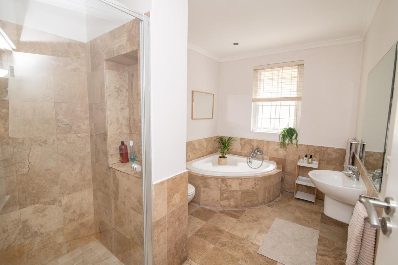 Camps Bay Guest Suite With Private Pool 开普敦 外观 照片